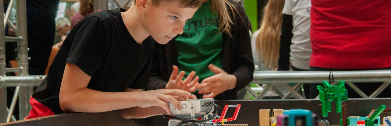 tech gelderland lego league jongen en meisje