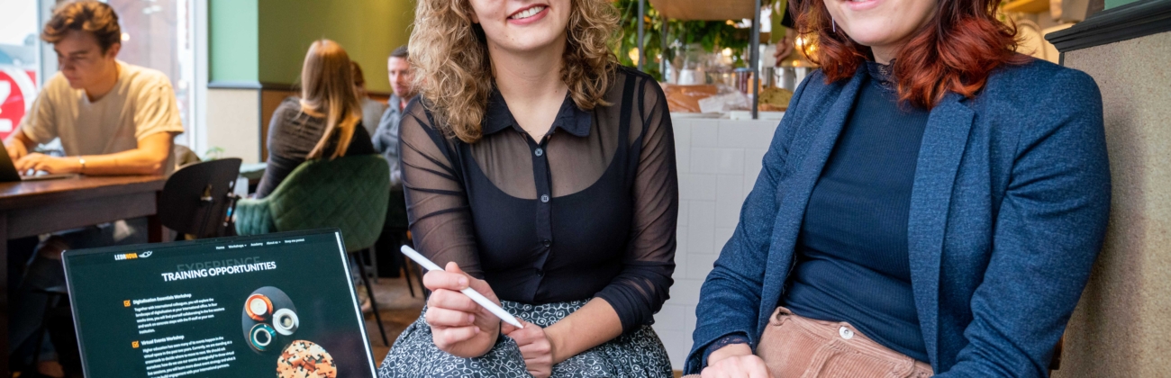 Evelien en Elisabeth van Leornova