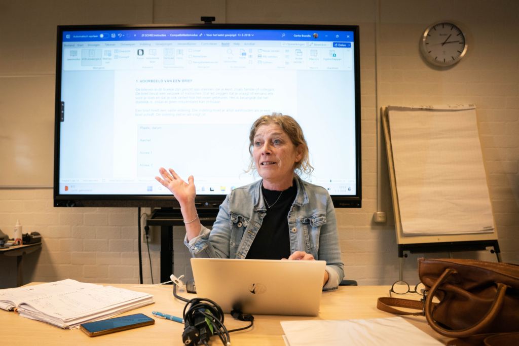 Gertie Brandts is docent NT1-Nederlands, bij ROC Nijmegen dat is Nederlands voor mensen die moeite hebben met lezen en schrijven.