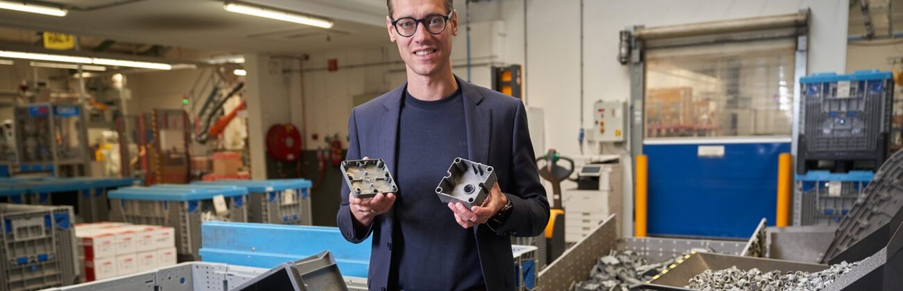 240429, WERKEN, Arnhem Electricity Week, ABB, Kees Jan 't Mannetje in fabriek ABB Ede, foto ABB